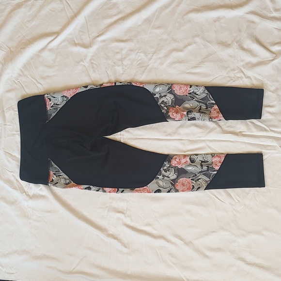 Feed Me Fight Me Leggings - Picture 5 of 5